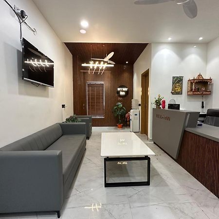 Hotel Sky Way Inn Hisar Exterior photo