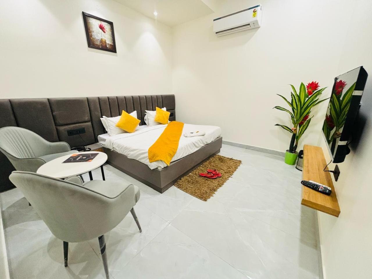 Hotel Sky Way Inn Hisar Exterior photo