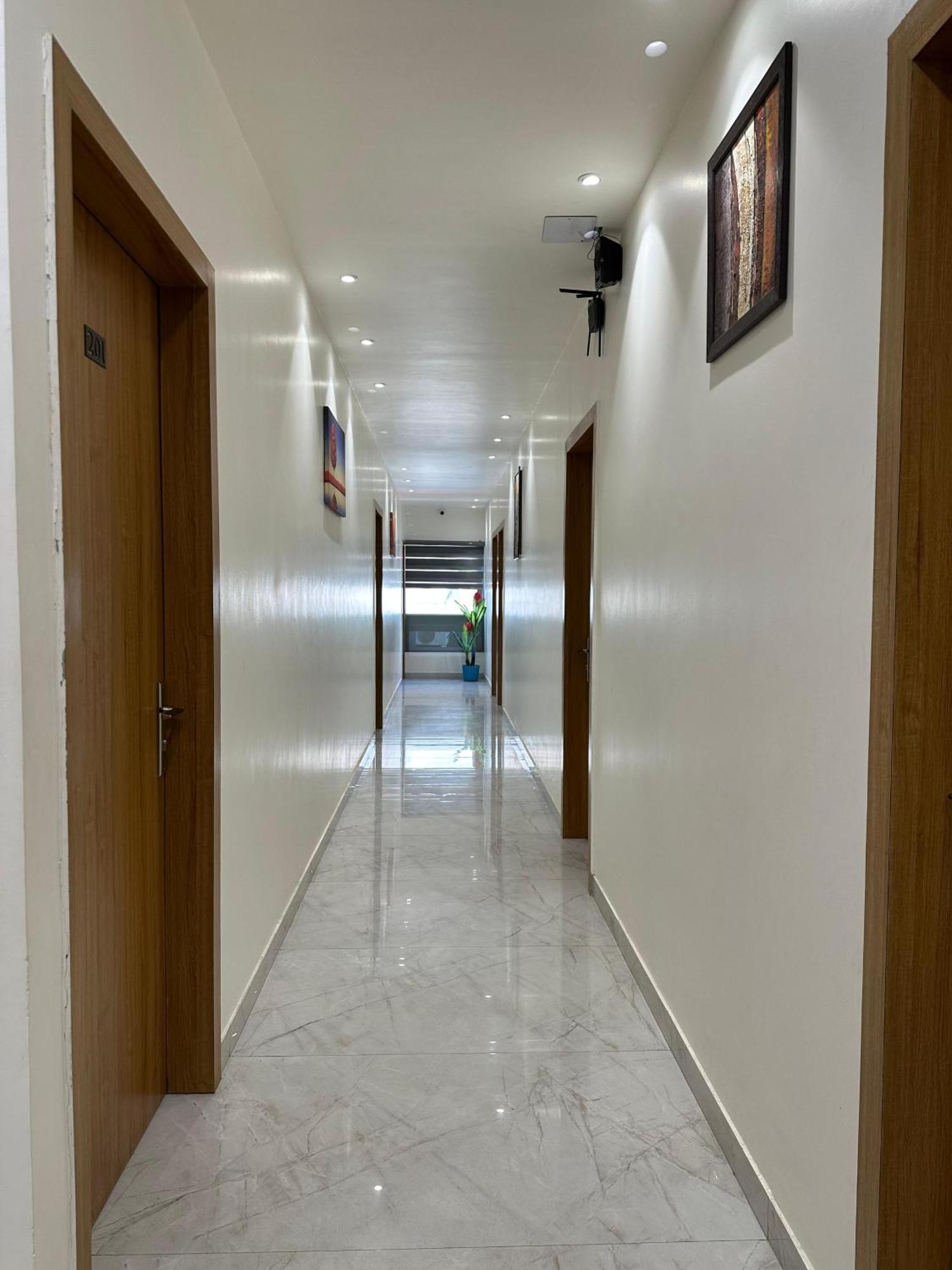 Hotel Sky Way Inn Hisar Exterior photo